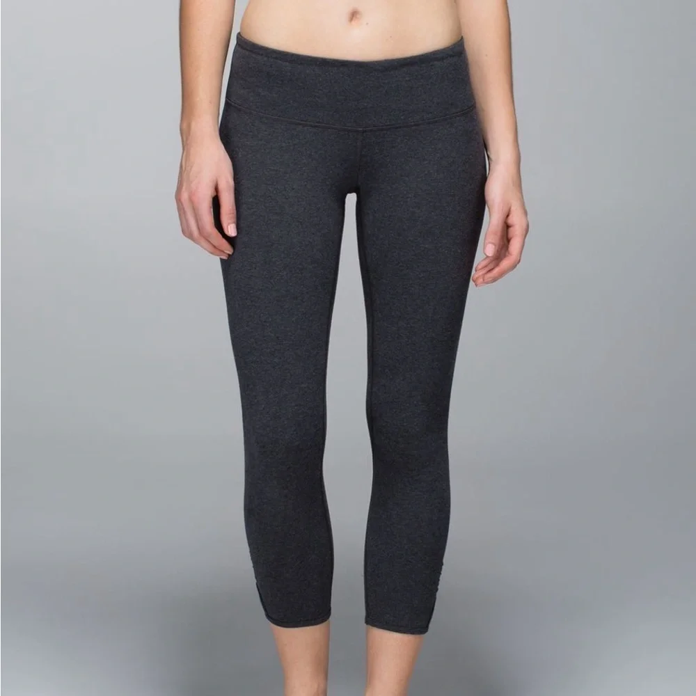 Lululemon Dhanurasana Crop II Size 6